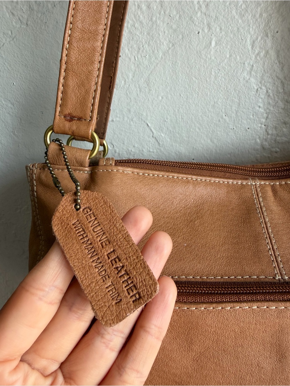 Vintage Cabin Creek Tan Leather Shoulder Bag - Picture 3 of 10